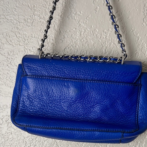 Tory Burch Pebbled Leather Chain Crossbody in Cobalt Blue - Picture 4 of 4